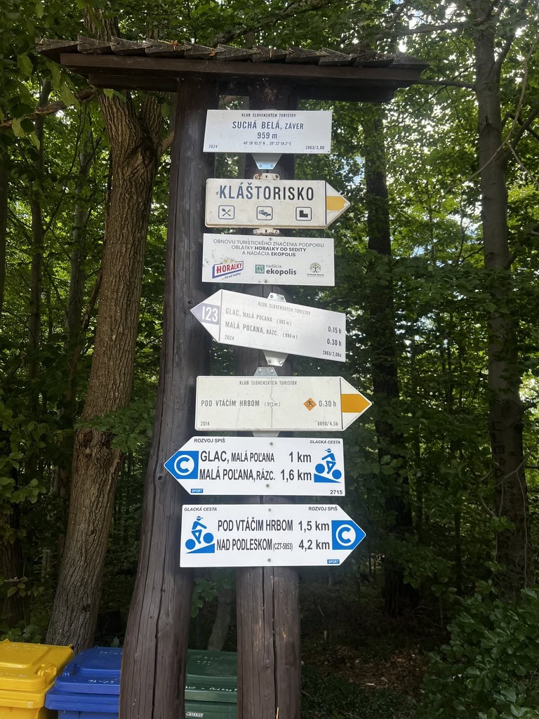 Information sign at the summit of the Sucha Bela trail.